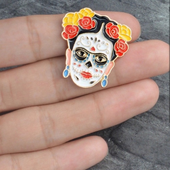 Día de Muertos Frida Kahlo Sugar Skull Pin - Picture 3 of 3